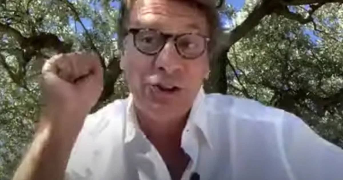 Nicola Porro contro Marco Travaglio: "Tutti pirla tranne Giuseppe Conte?". Licenziamenti, l'affondo contro il premier