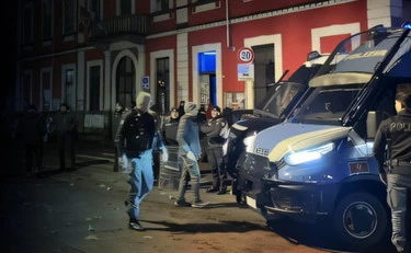 Askatasuna, fine corsa: sgomberato! Piantedosi: "Nessuno spazio alla violenza"