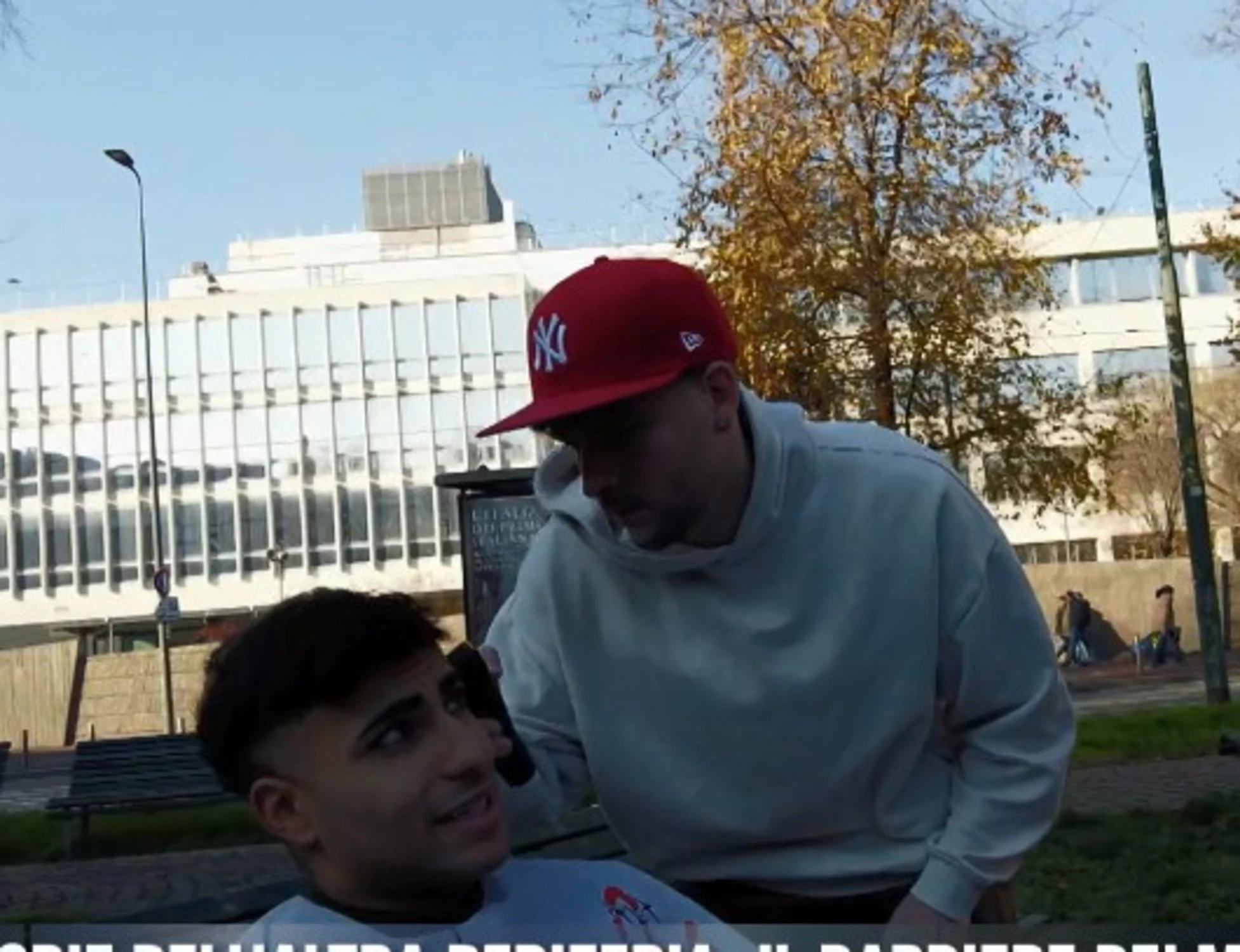 Realpolitik, il maranza rivela l'orrore: "Poi arriva il machete..."