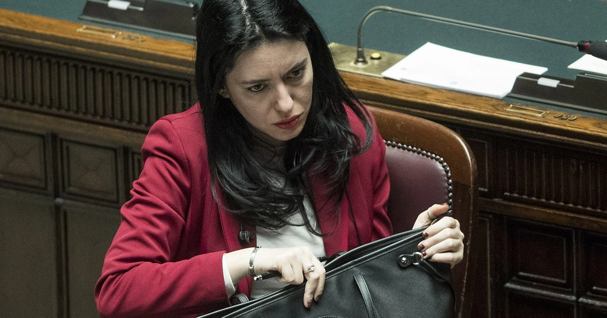 Matteo Salvini contro Lucia Azzolina: "Attaccata perché sei donna, giovane e dei 5 Stelle? No, perché sei incapace"