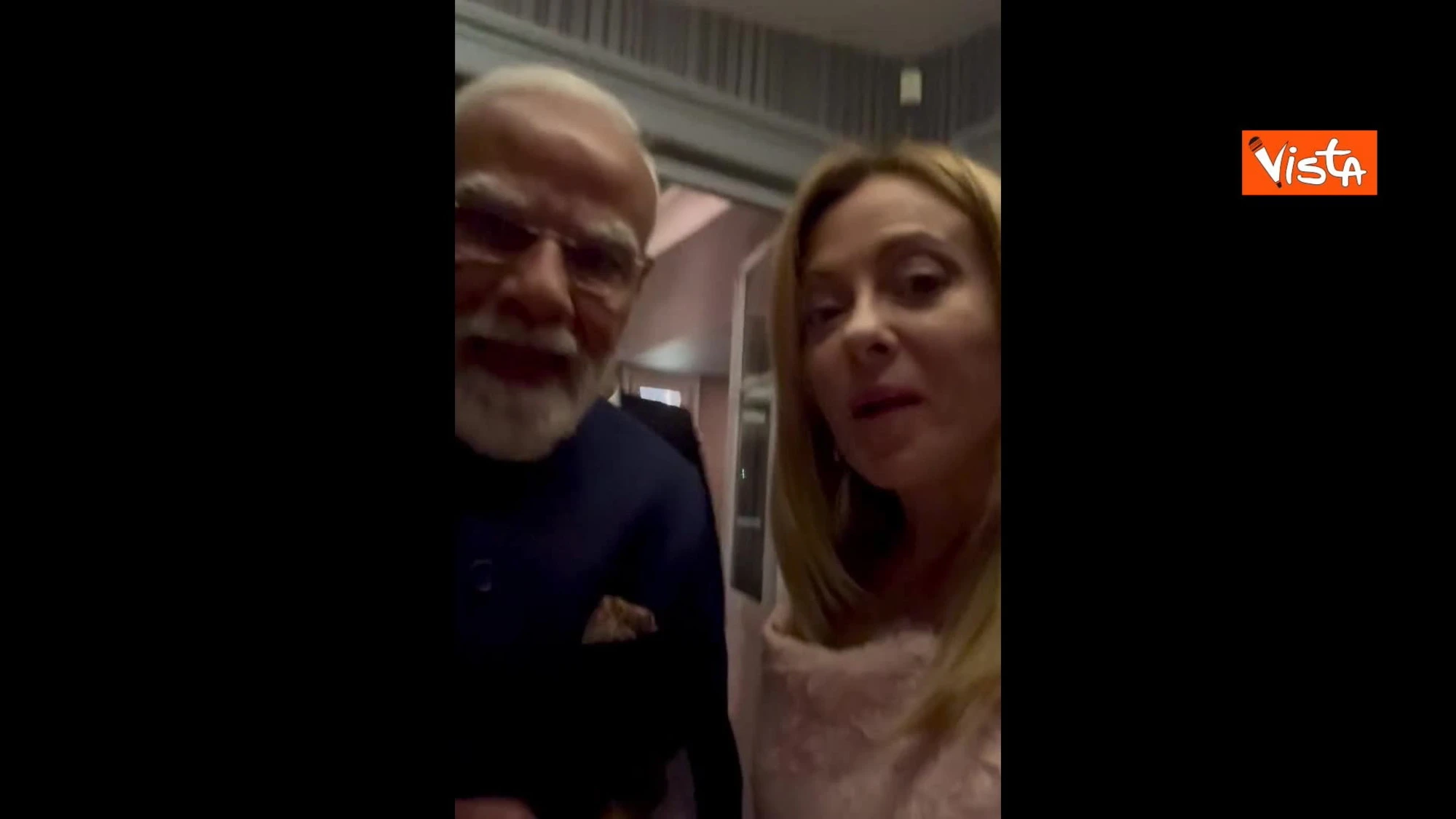 Il Primo ministro Modi regala le caramelle Melody a Meloni al suo arrivo a Roma