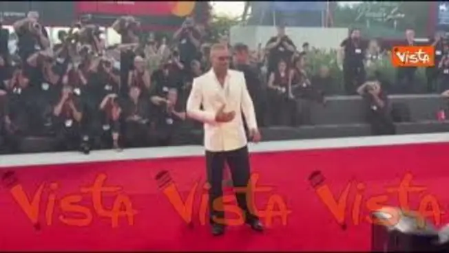 Leggi l'articolo: Ricky Martin incanta il red carpet di Venezia 83. Ha scelto un blazer bianco e pantaloni neri