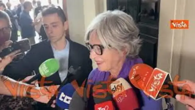 Leggi l'articolo: Addio a Emma Bonino, Finocchiaro: Donna straordinaria con lei mai conflitti in pubblico
