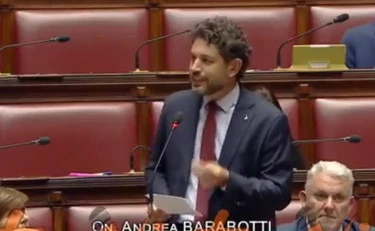 https://media.liberoquotidiano.it/vVfqb5qCPd6c8PvP6bjdxtQ3gdJ3mdDDZy-jqvVfpzc/width:800/quality:90/aW1hZ2VzLzIwMjYvMTAvMDgvMTAzOTA1NDk3LWRkNDdjNGJjLTIzZDItNDM2MS1iNzg3LTZlZmZkMmFhY2UxNi5qcGc.webp