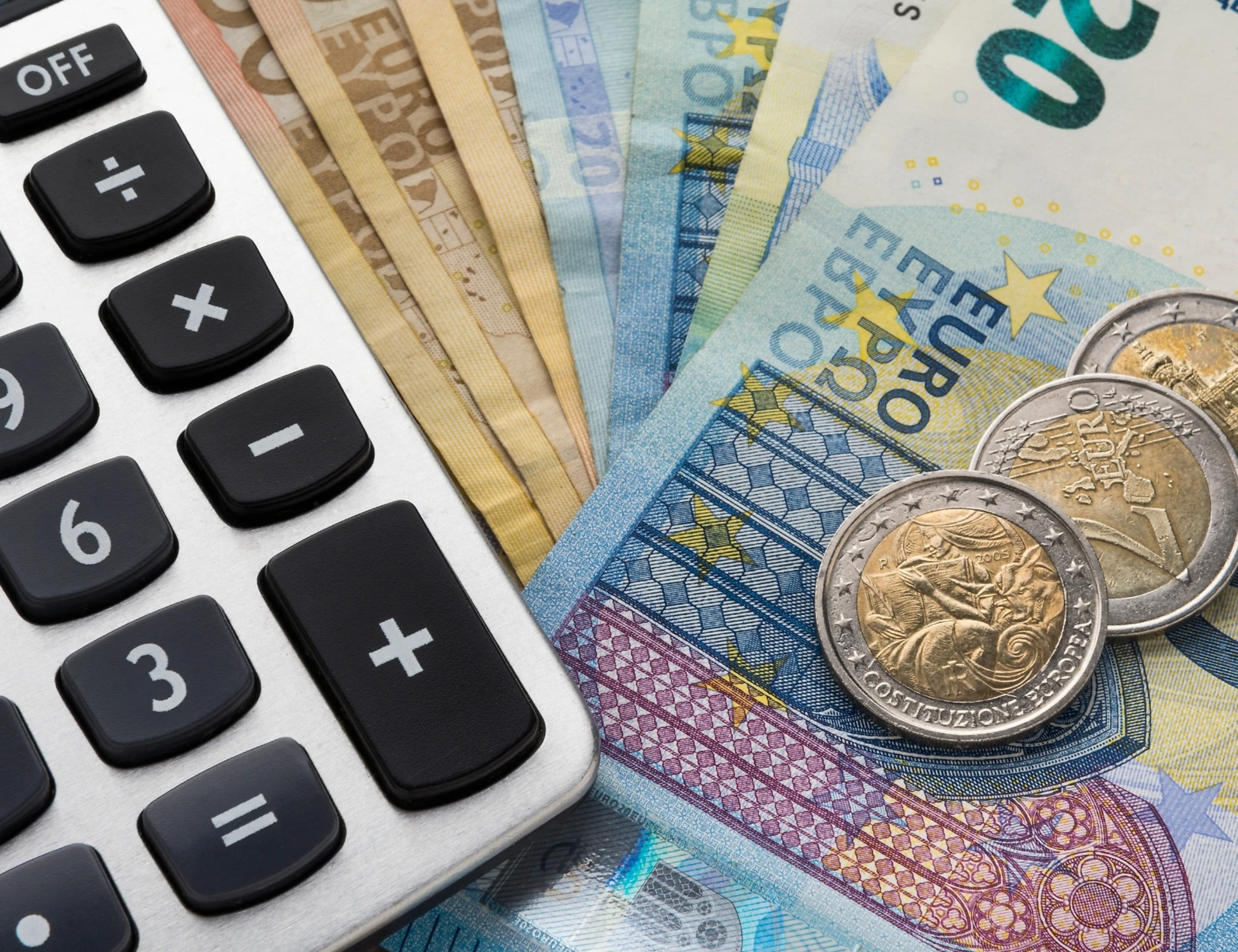 Tredicesima detassata, fino a 2.200 euro in più in busta paga: tutte le cifre