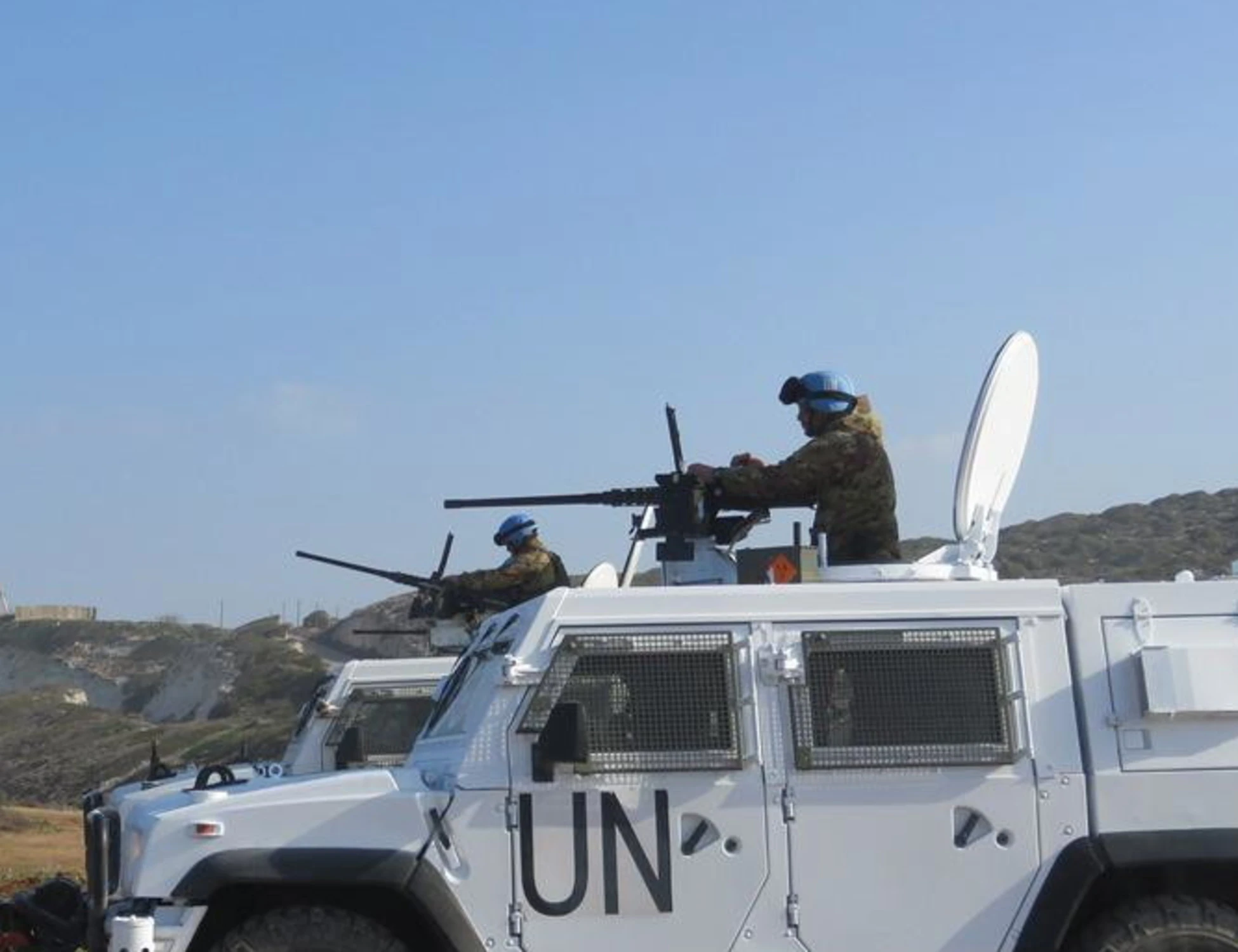Iran, la giornata di guerra. Razzo sulla base italiana Unifil in Libano