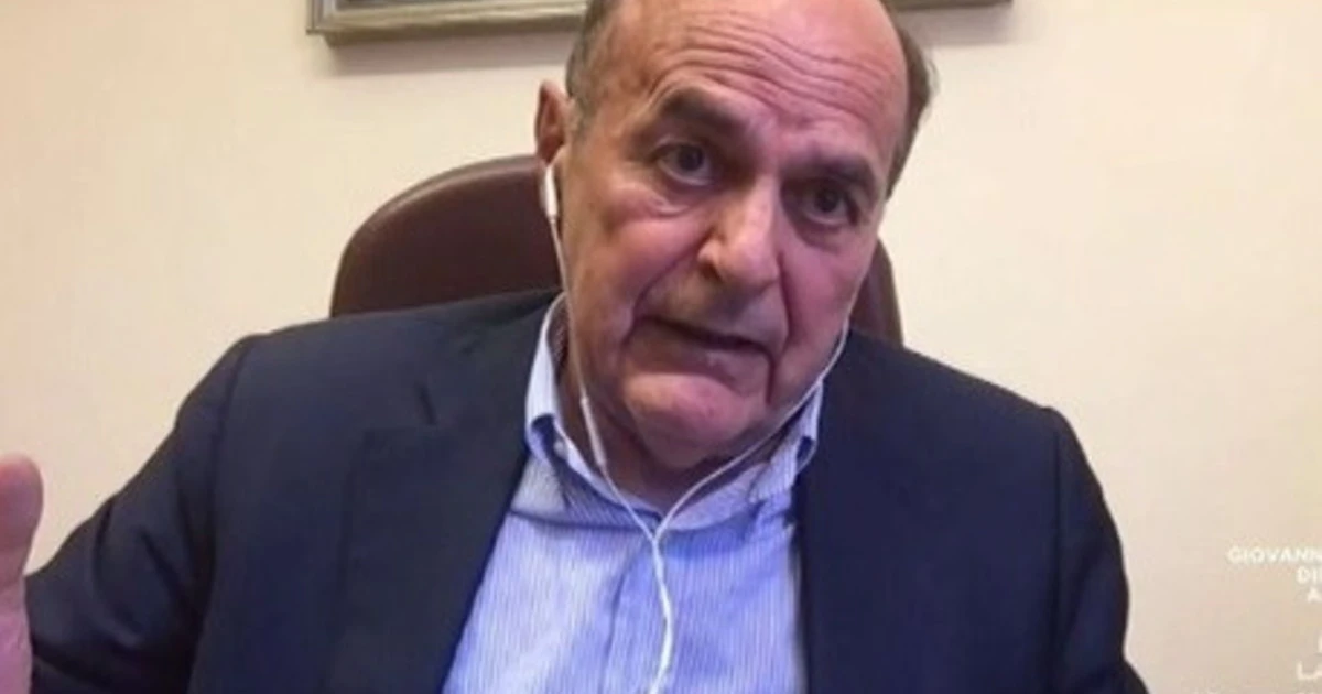 Otto e Mezzo, Pier Luigi Bersani corregge La7: "Non l'uomo, l'uovo". Un caso spiazzante