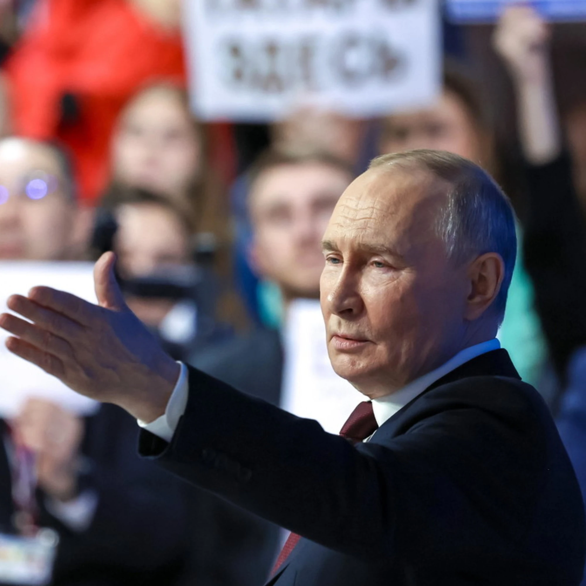 Lo show di Putin dittatore innamorato