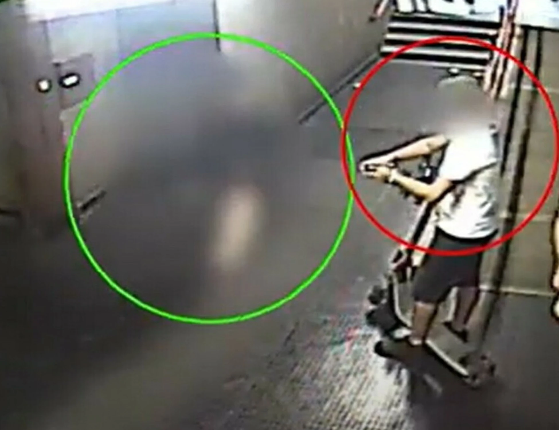 Milano, arrestato l'orco: agguato in monopattino, stupra 2 minorenni