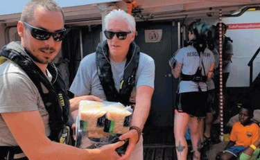 Ci mancava Richard Gere contro i centri in Albania...