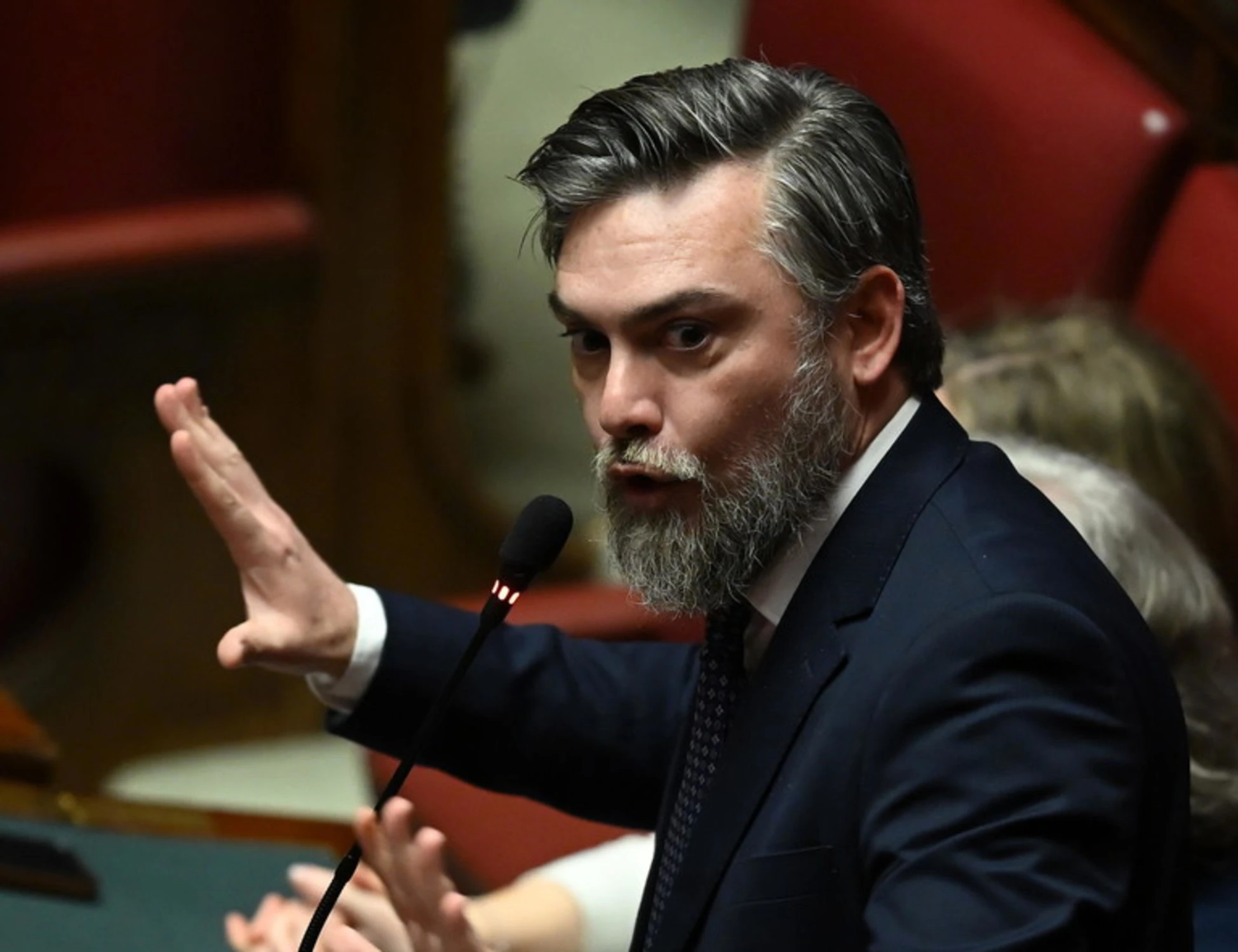 M5s, il delirio contro Giorgia Meloni: vietato parlare in radio