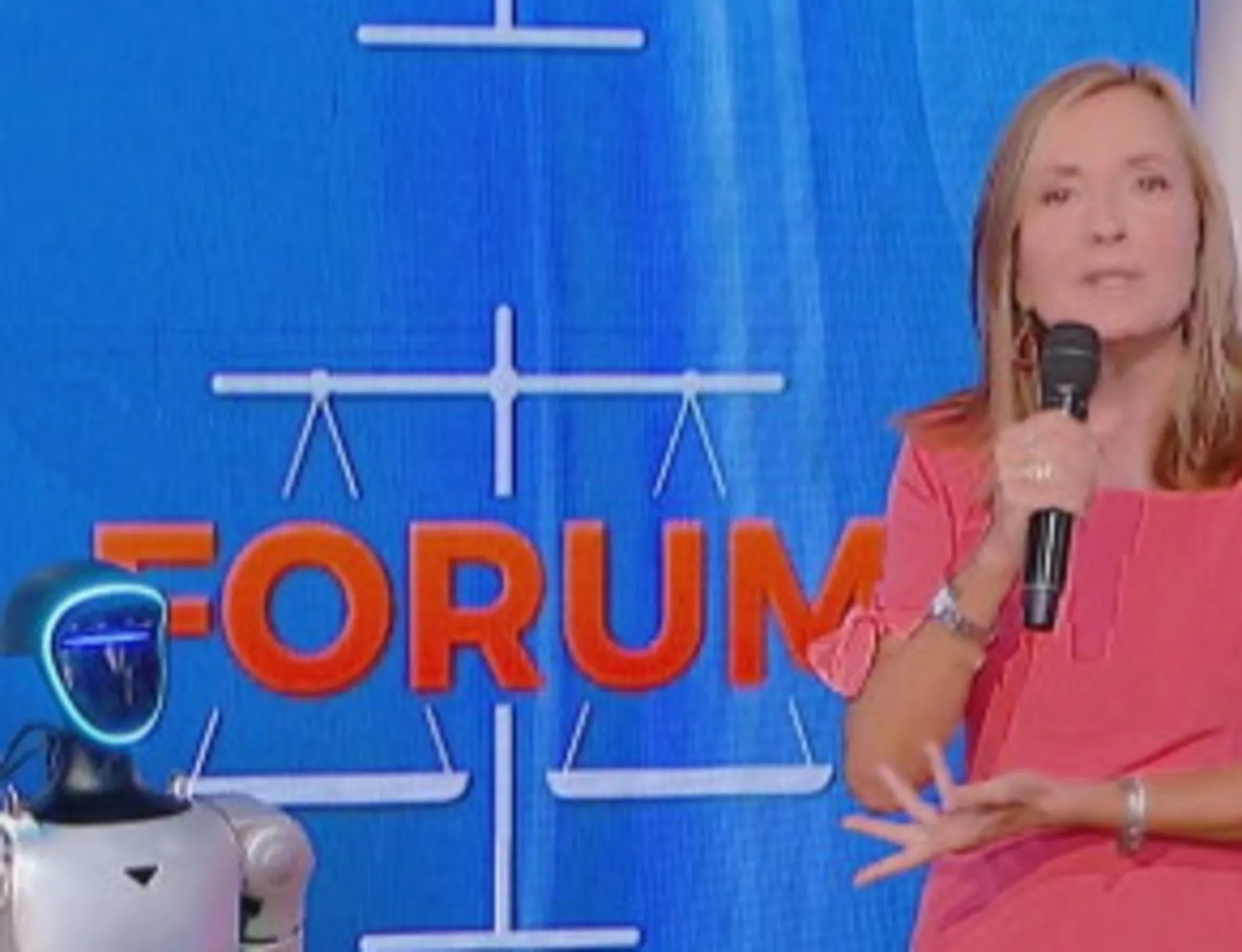 Forum, il robot meglio di tanti conduttori 