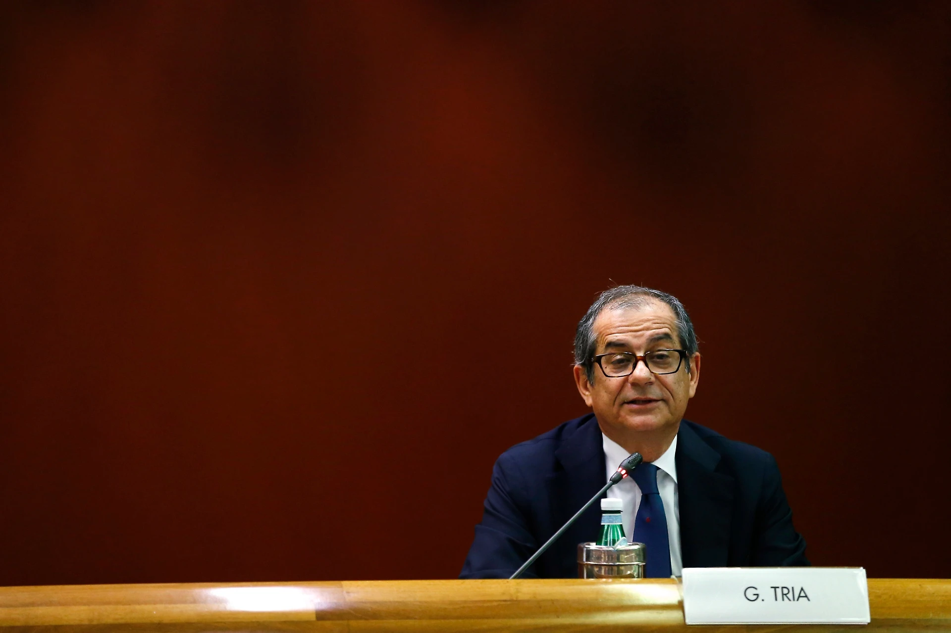 Alitalia, Luigi Di Maio sfida Giovanni Tria: "Se non accetta il progetto può lasciare il posto a un altro"
