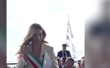https://media.liberoquotidiano.it/vdz3AB2XQQ9bXhOV6Ldiet_tanSDzuhfmknr6WvRuq0/width:800/quality:90/aW1hZ2VzLzIwMjYvMTAvMDMvMDgyMjI2MTUyLTVhNWFkMDA1LTczZjMtNDYyZC04Yjk4LTMzYjcwNjI3NWNjMy5qcGc.webp