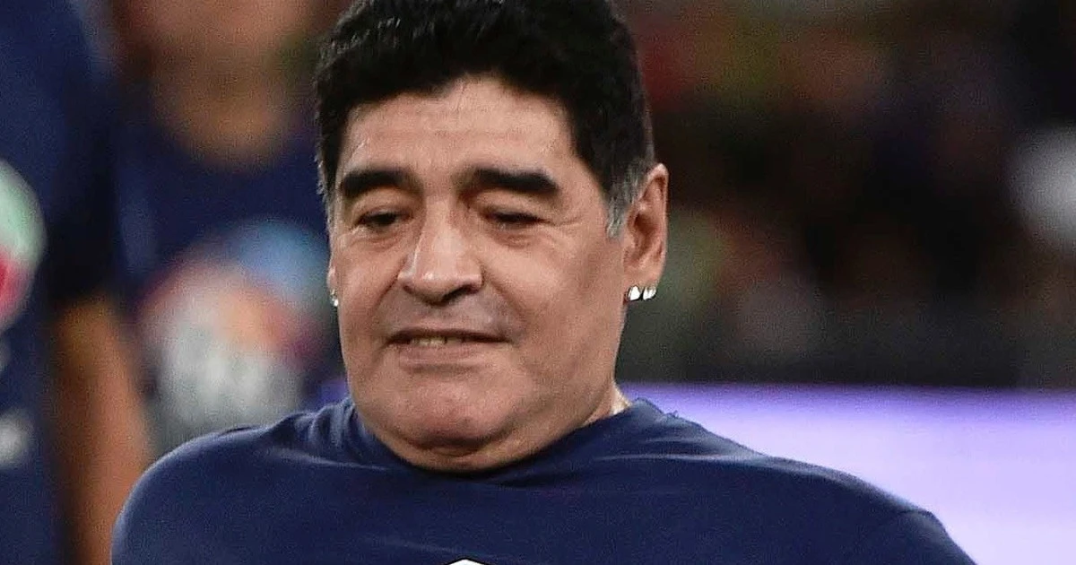 Coronavirus, Maradona: "Tagliate a me lo stipendio, non a tutti i dipendenti"