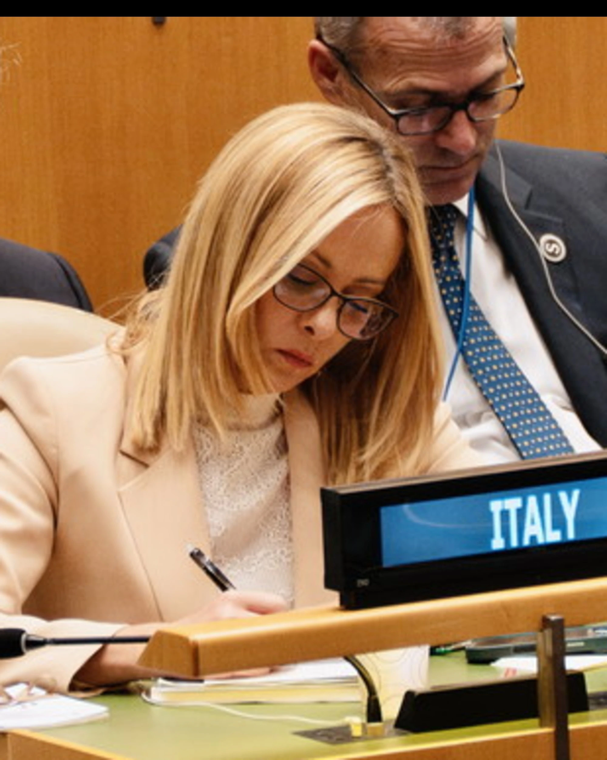 Prato, "sparare a Giorgia Meloni": la denuncia di FdI, l'ultimo orrore