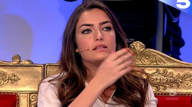 Uomini e Donne, Nilufar Addati contro Matteo Salvini: "Che schifo, siamo il paese dei balocchi"
