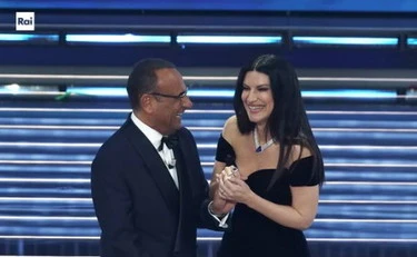 Sanremo 26, valanga di cattiverie su Laura Pausini: "Pure un po sul..."