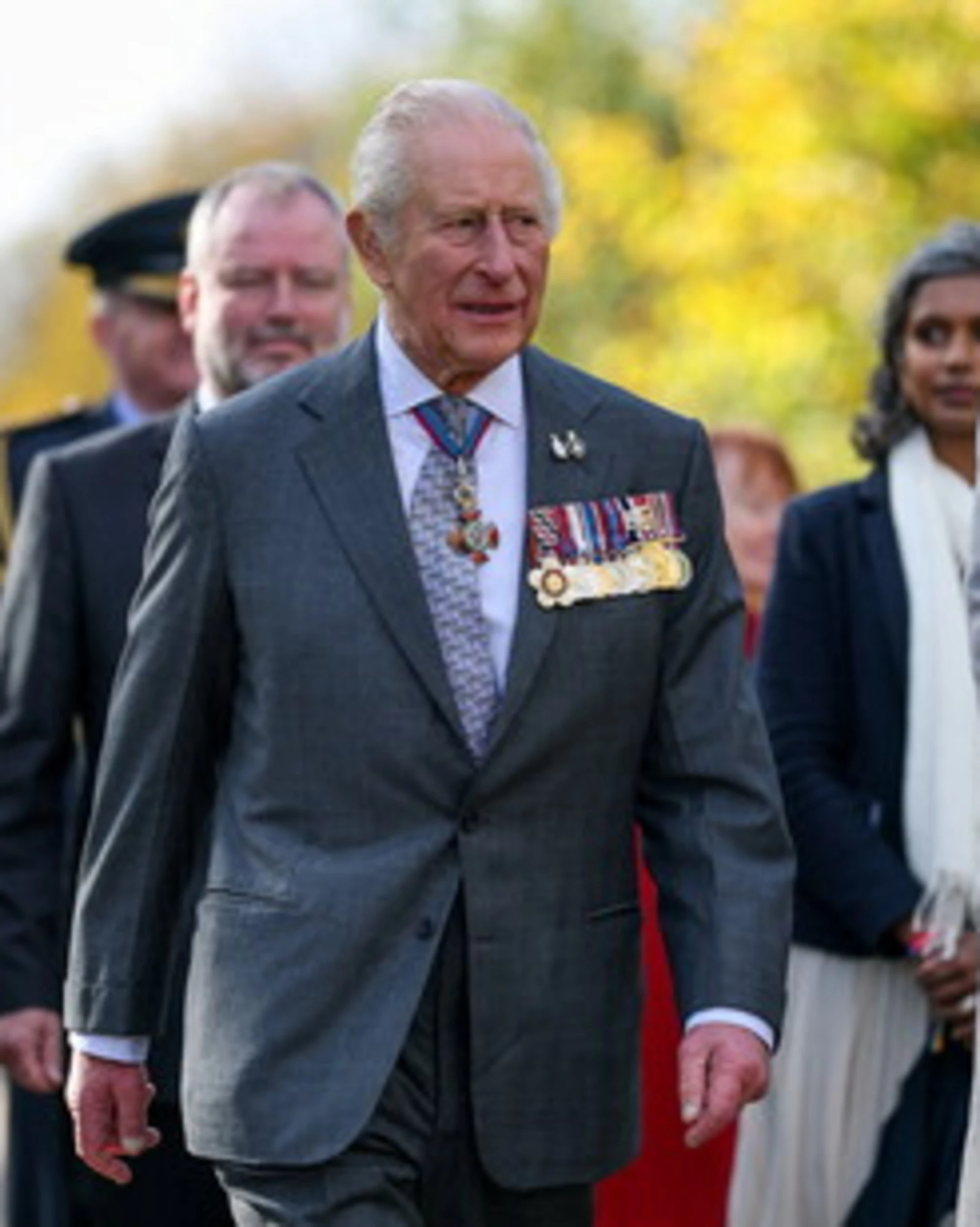 Scandalo Epstein, Re Carlo travolto: "Da quanto lo sapevate"