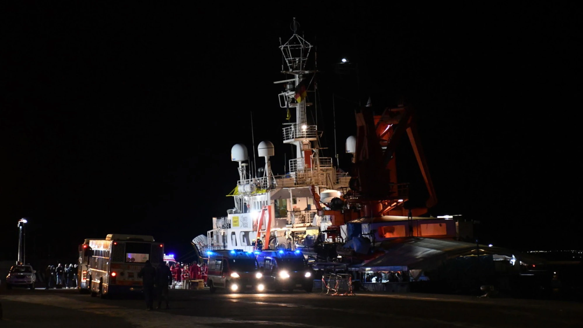 Immigrazione, Sos Humanity minaccia l'Italia: "Pronta una seconda nave"