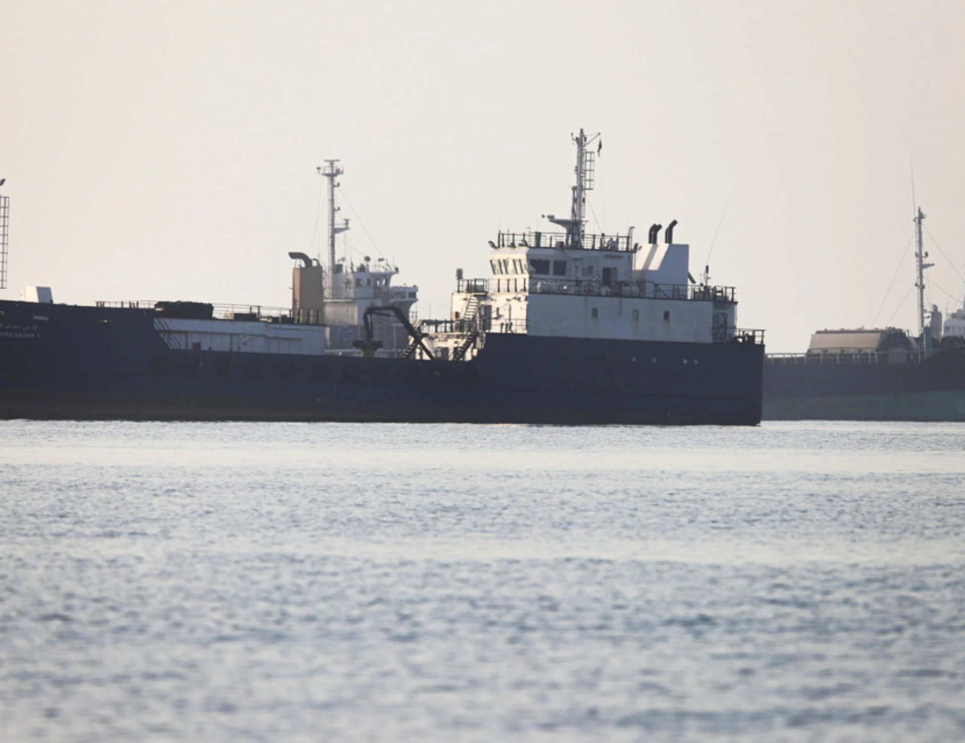 Iran, la diretta. Elicottero Usa precipitato a Hormuz. Trump: "Vittoria totale in 2 settimane"