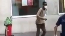 Germania, accoltella i passanti a caso per strada: 3 morti e 6 feriti. Ecco il video choc