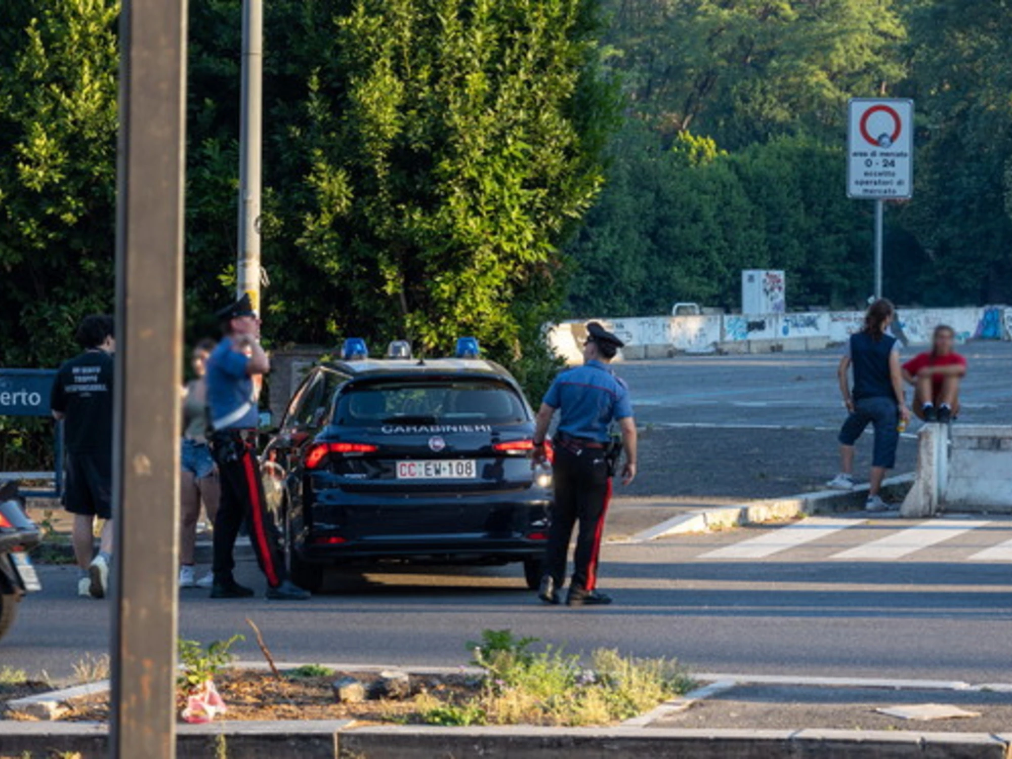 Morde e aggredisce due carabinieri Ma viene assolto