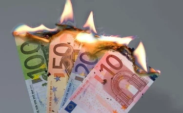 Stipendio, nessun cambio di mansione e paga tagliata: ecco chi rischia