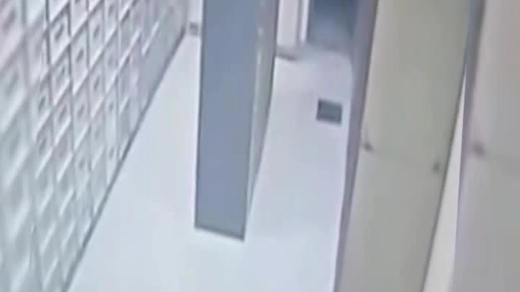 Milano, bengalese prova a rapinare una banca: per il bandito finisce malissimo