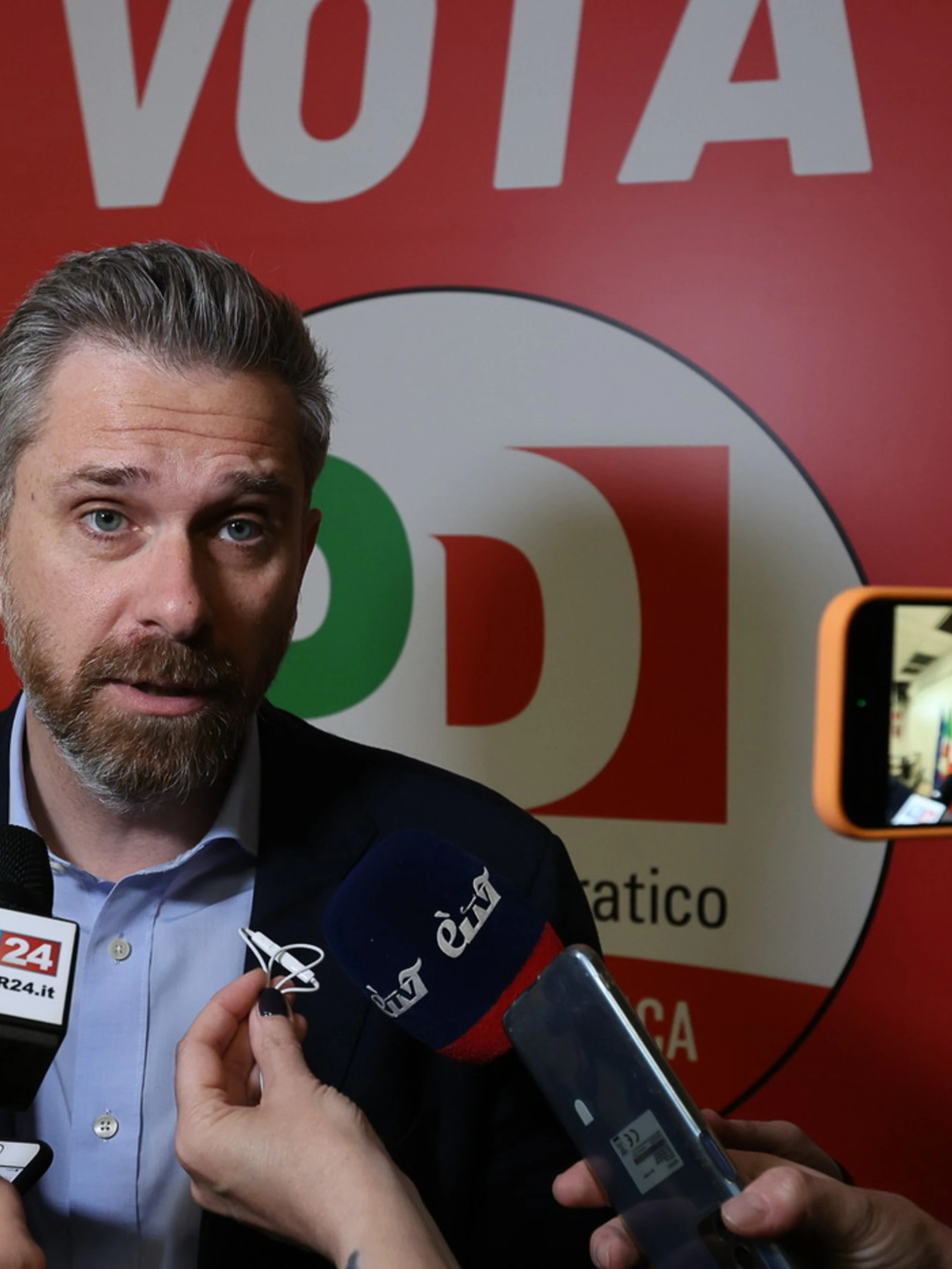 La Lega denuncia i sindaci Pd: "Così finanziano Repubblica con soldi pubblici"