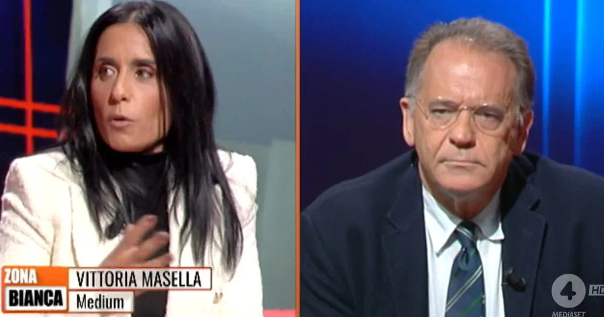 Zona Bianca, "io parlo coi morti"? Si scatena l'inferno contro la medium