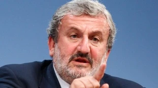 Fase 2, il governatore della Puglia Michele Emiliano: "Abbiamo affrontato questa tempesta con talento. Prenotate l'estate in Puglia"