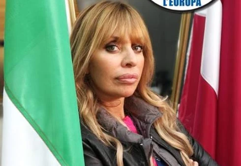 Alessandra Mussolini, vergogna infinita: "Muori, putt***. Appendiamo anche te". Orrore osceno: chi è la bestia