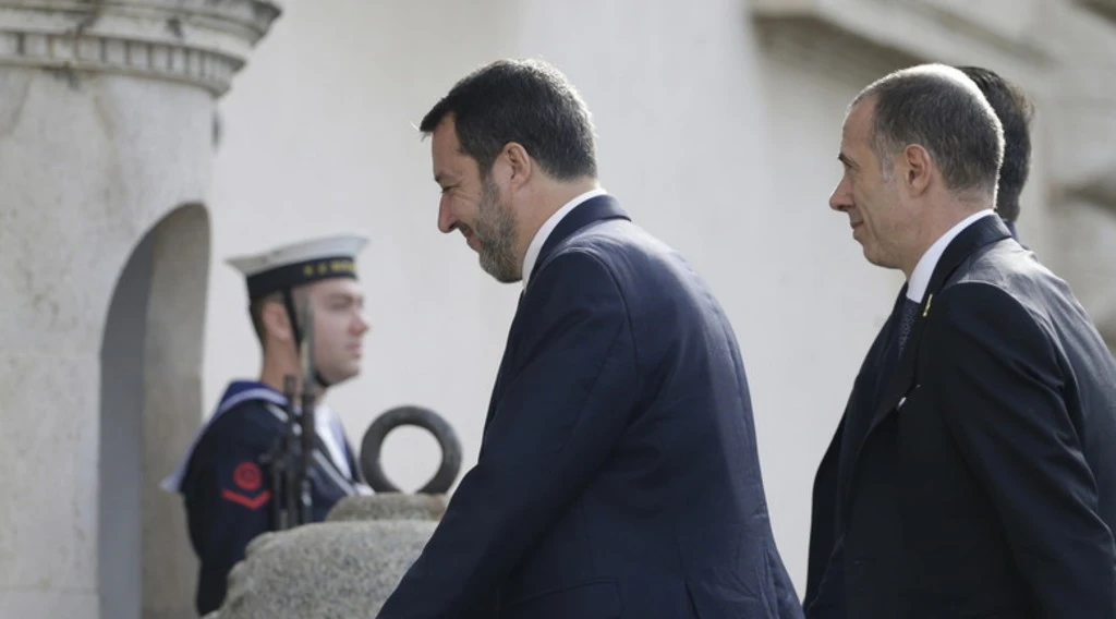 Salvini, reddito di cittadinanza sospeso per 6 mesi: chi rischia grosso