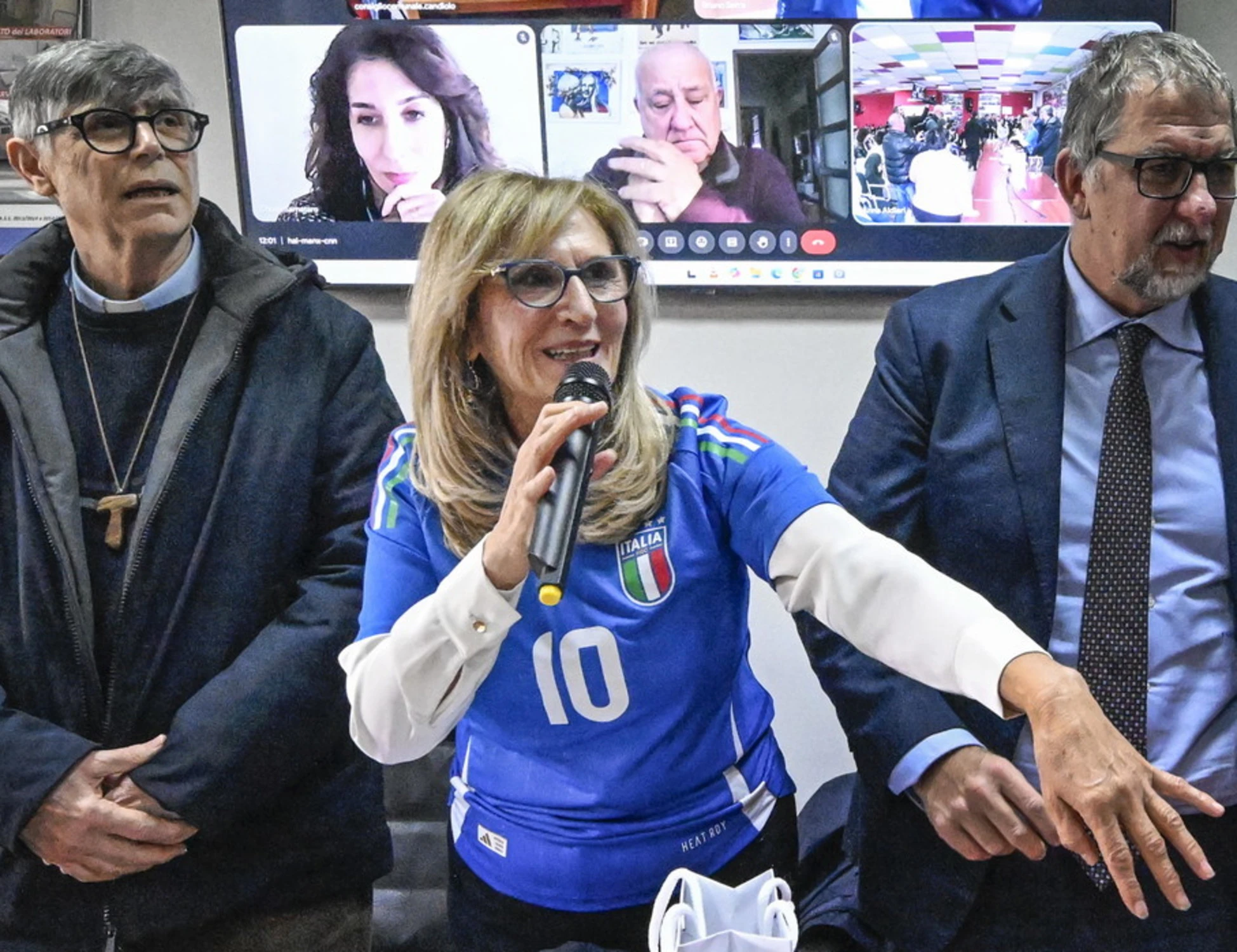 "La preside", Eugenia Carfora: "Meloniana!". delirio-sinistro contro la docente e Rai 1