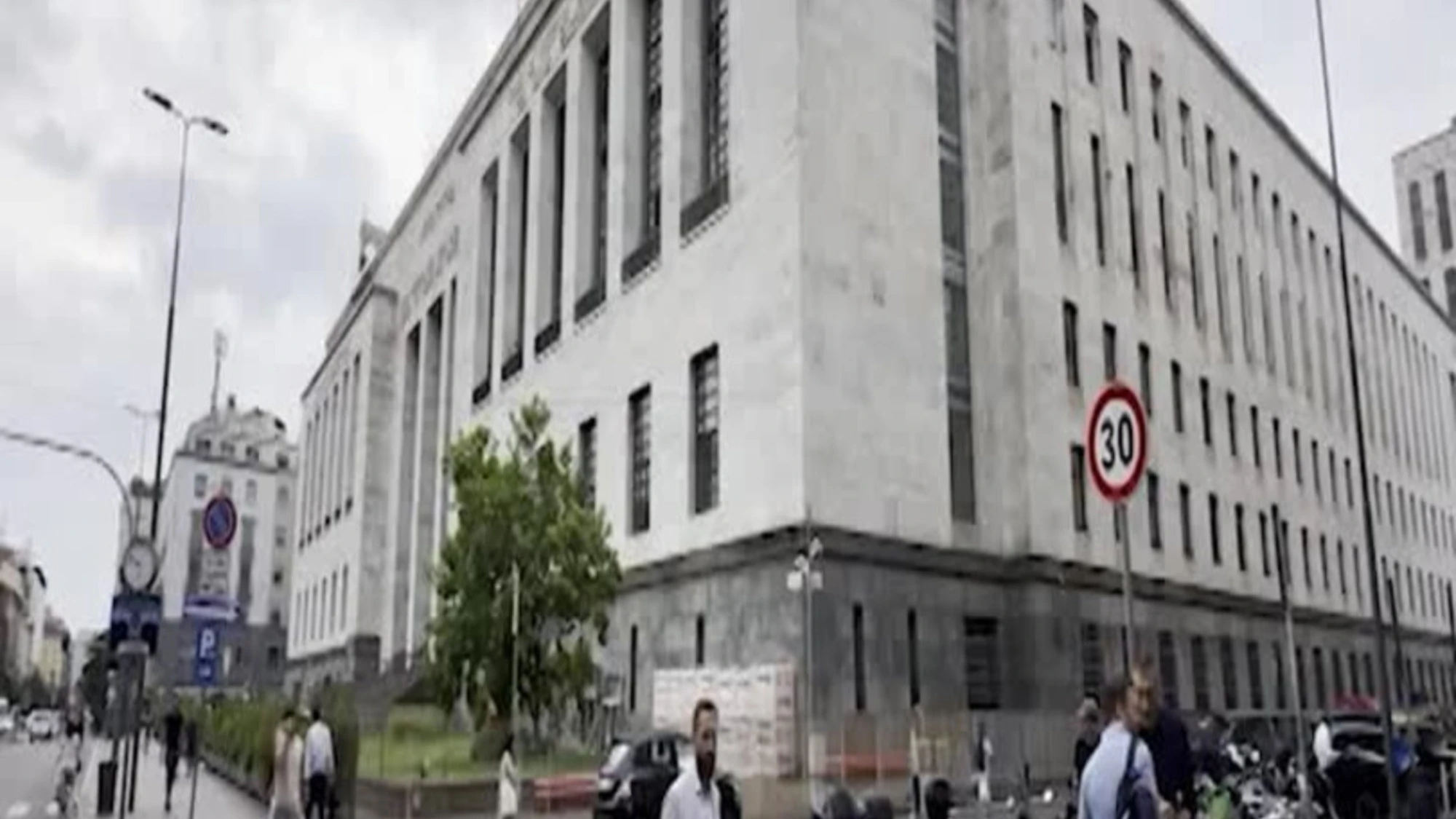 Pusher ucciso, scontro Meloni-Schlein sul poliziotto