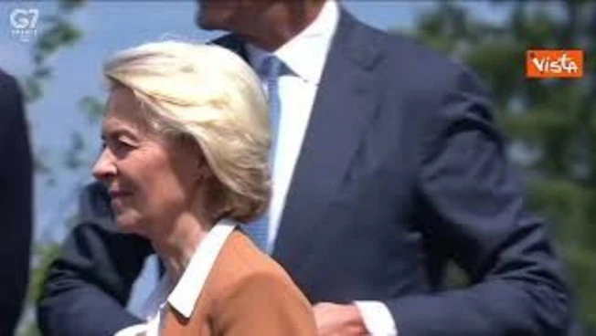 "Sì, siamo famosi su Instagram", siparietto di Meloni e Modi tra i leader del G7