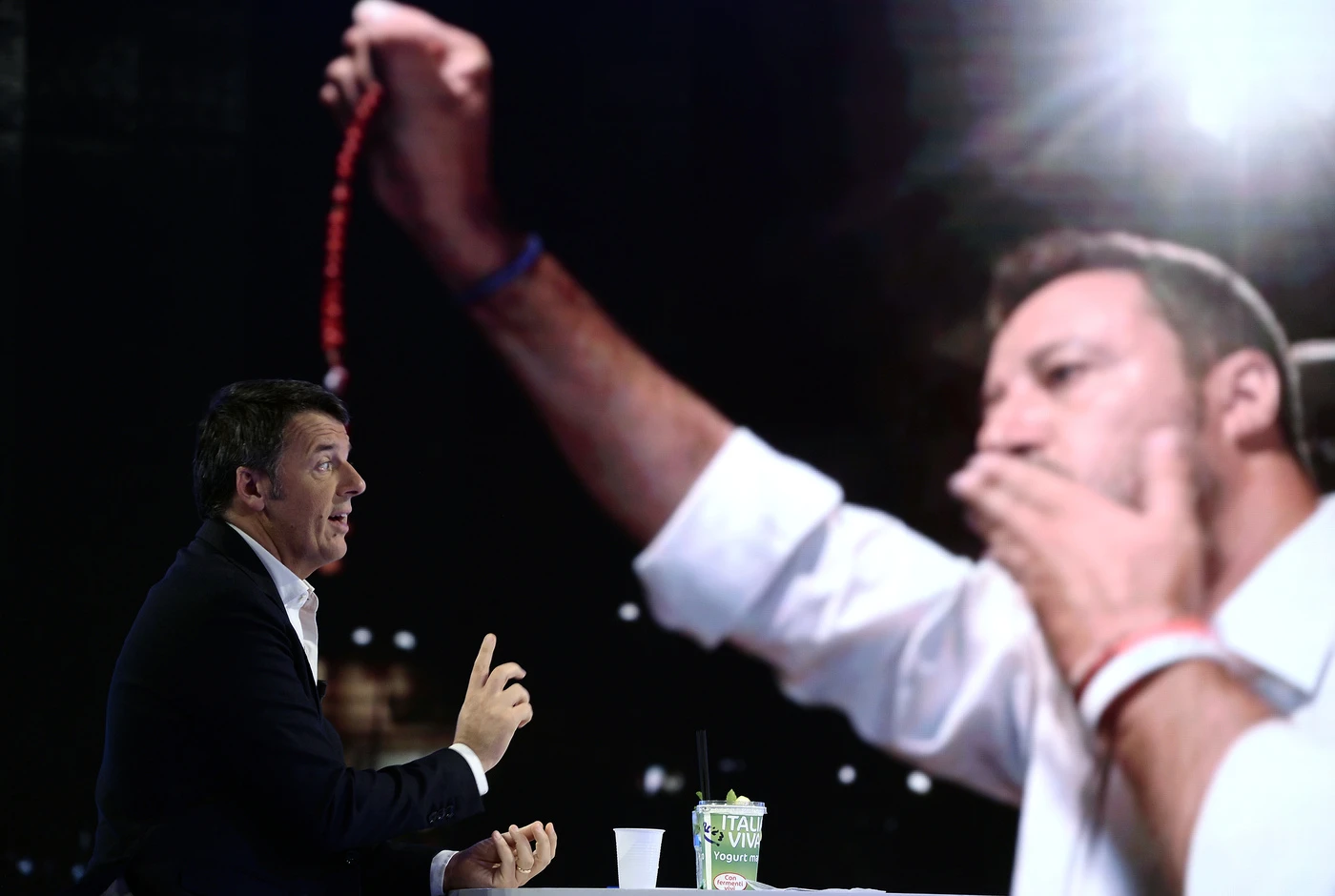 Matteo Renzi a Porta a Porta si allea con Salvini: "Far votare gli italiani sarebbe una manovra di palazzo?"