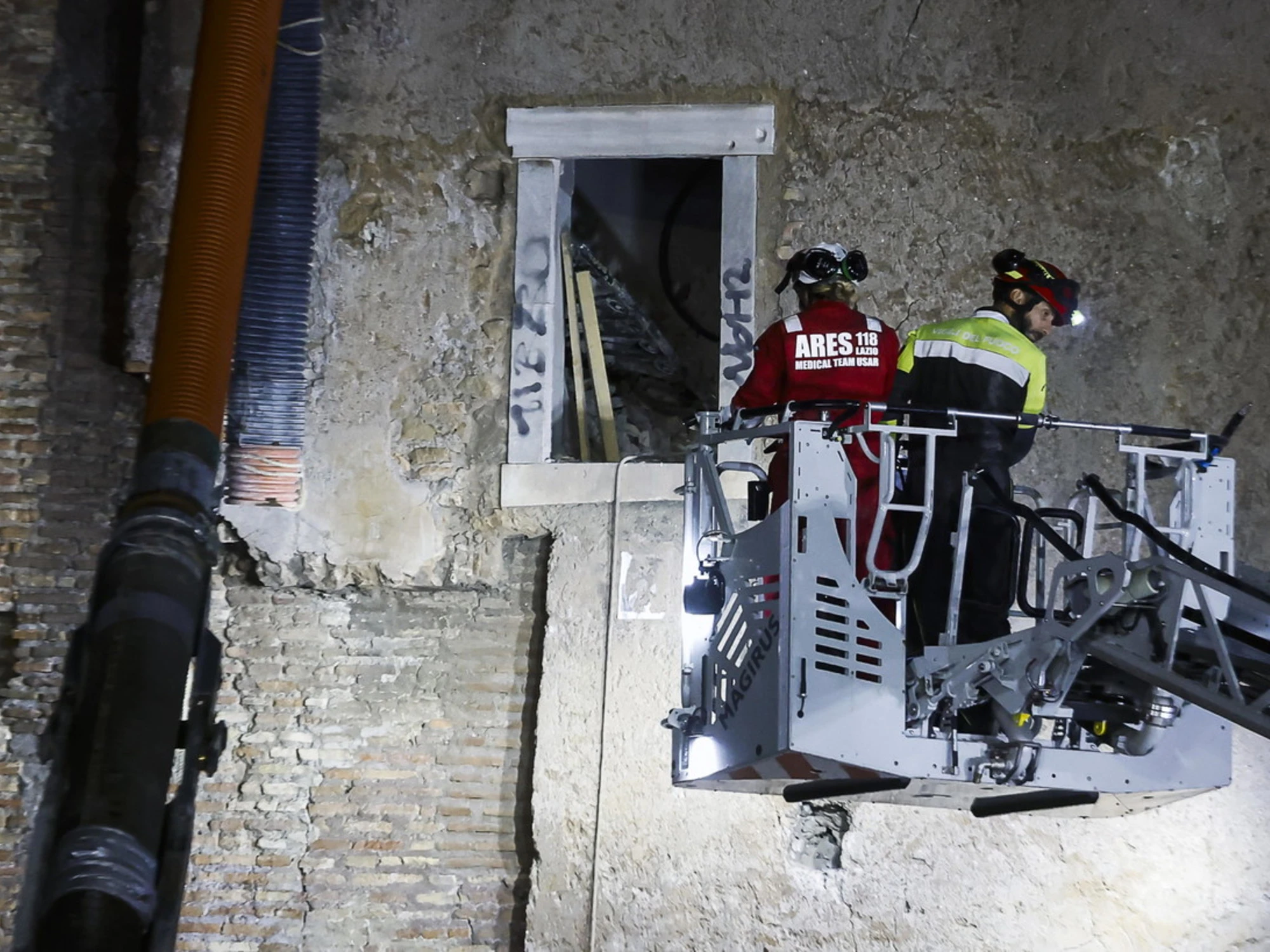Torre dei Conti, l'urlo, poi il massaggio cardiaco: come è morto l'operaio