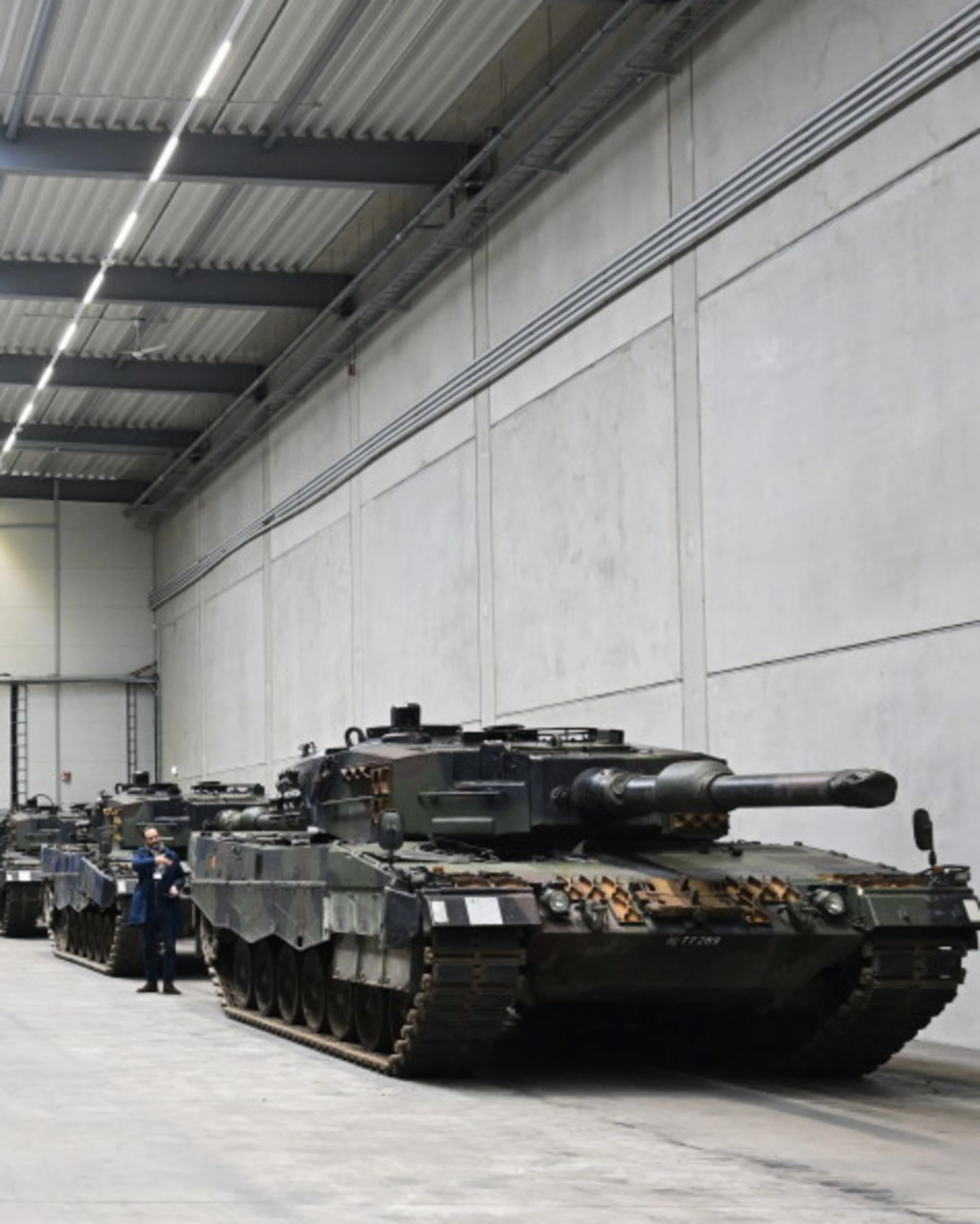 Carri armati, aerei, navi da guerra: Berlino si riarma