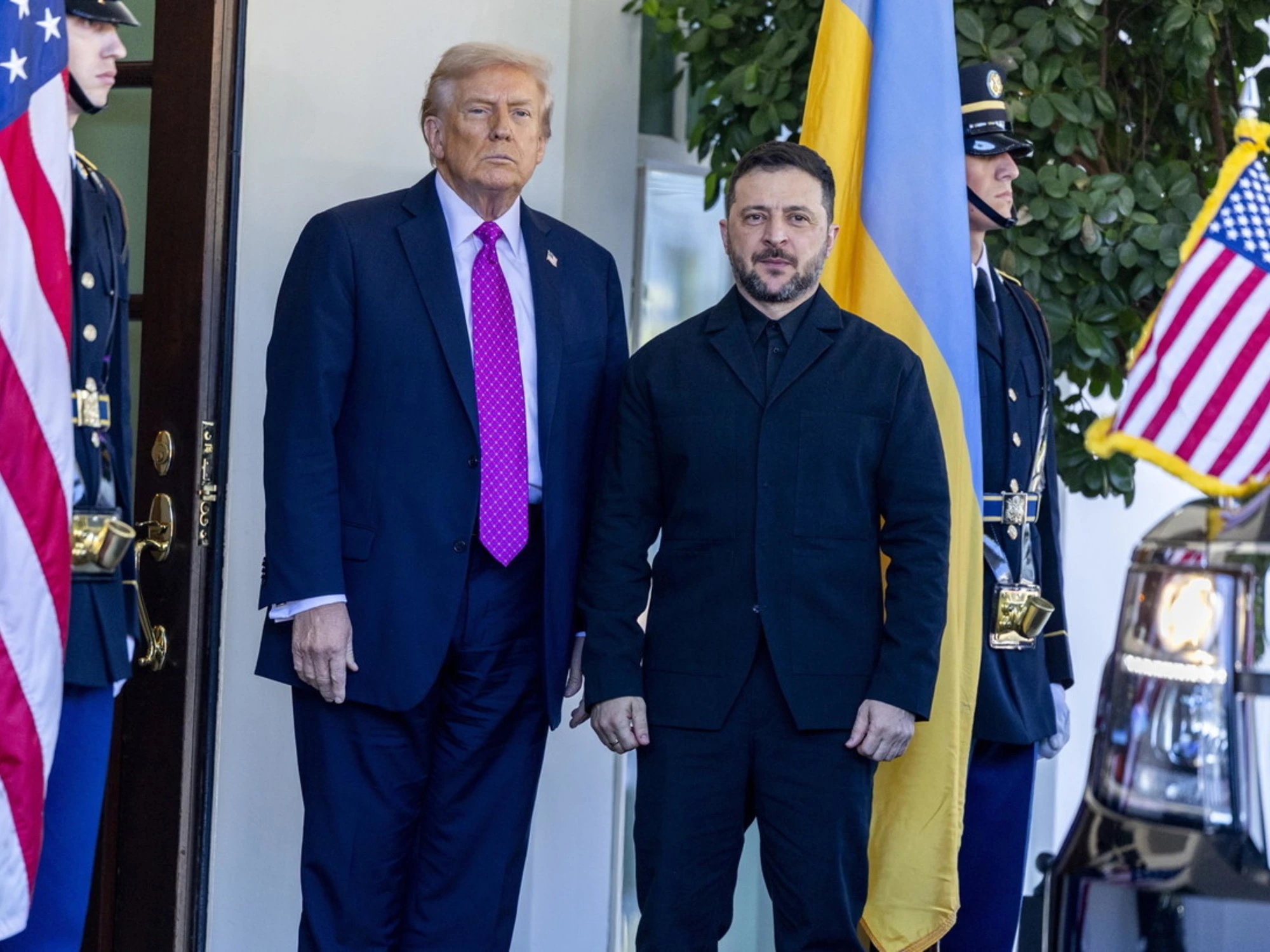 Trump in pressing su Kiev: "Firma entro giovedì o taglia alle armi". E spunta il piano alternativo