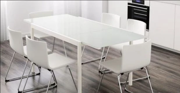 Ikea ritira tavolo allungabile Glivarp: l'asse scorrevole esce dalla guida e cade