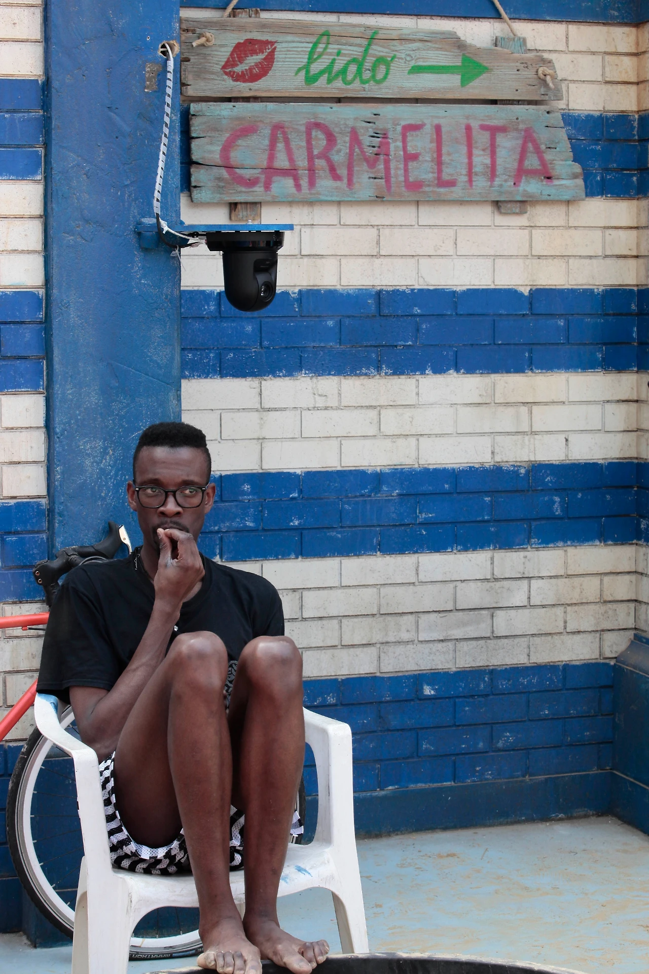 Grande Fratello, il senegalese Baye Dame contro Patrizia: "Non si gioca col pane, quella m***". Prima vergogna