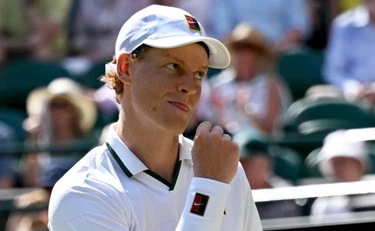 Jannik Sinner vola in semifinale: battuto Struff in tre set a Wimbledon