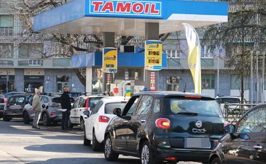 Carburanti, anche Tamoil taglia i prezzi: dove trovare tutte le stazioni