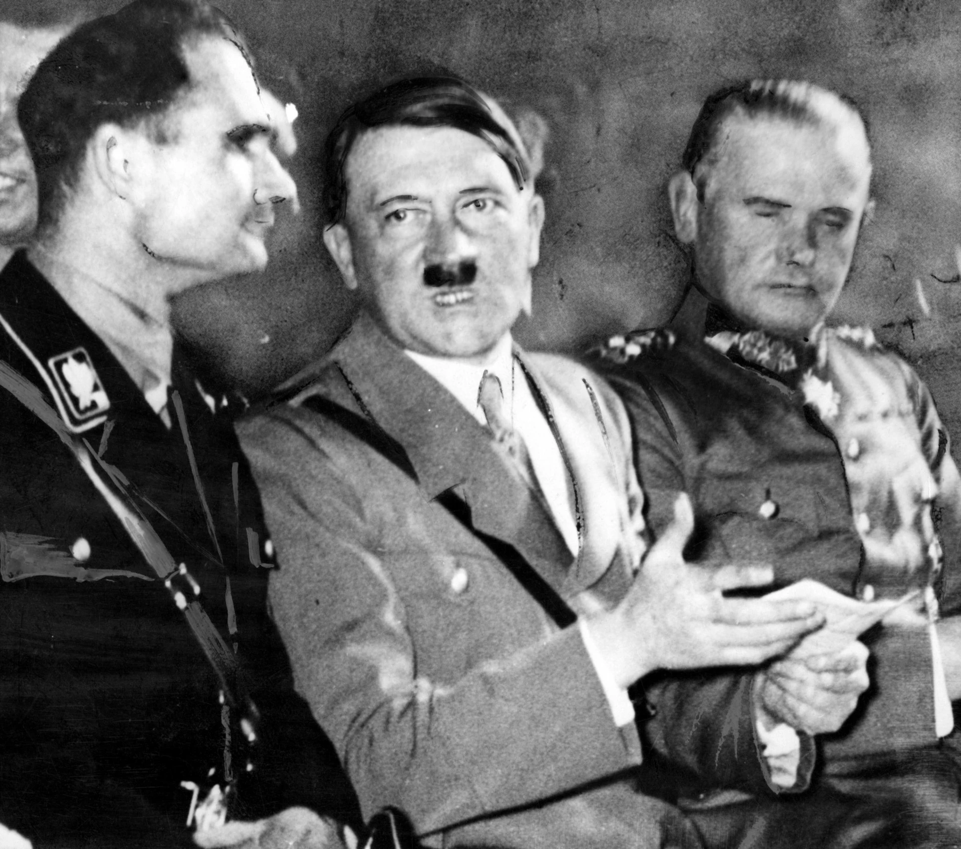 Vittorio Feltri, incontro ravvicinato con Hitler: "Meno male che è arrivato a mettere ordine"