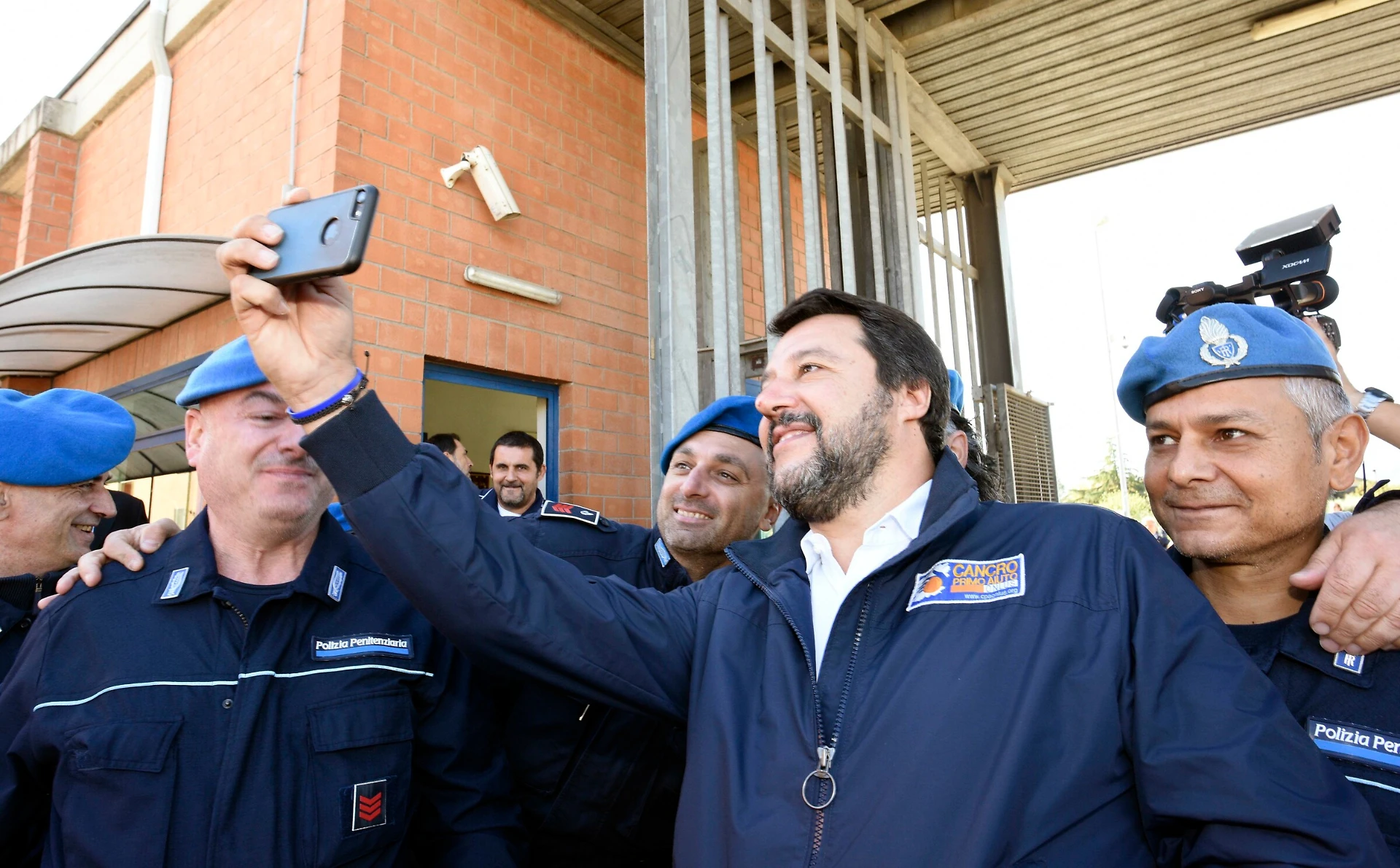 Matteo Salvini contro Lapo Elkann: "Dichiarazioni stupefacenti". Proprio così: due parole per demolirlo