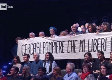 Che tempo che fa, Luciana Littizzetto e lo striscione contro Fabio Fazio: nel mirino c'è sempre Matteo Salvini