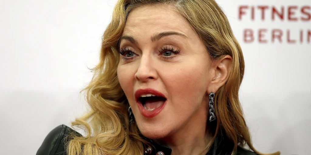 Gaffe di Madonna sul web: dà del gay a Putin e la comunità omosessuale insorge