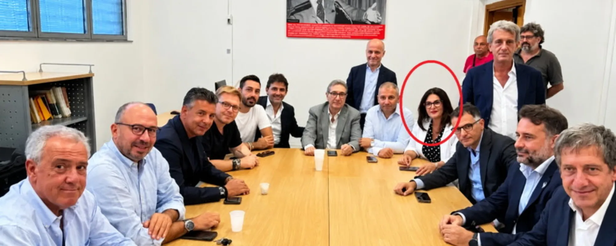 La sinistra a pezzi per questa foto